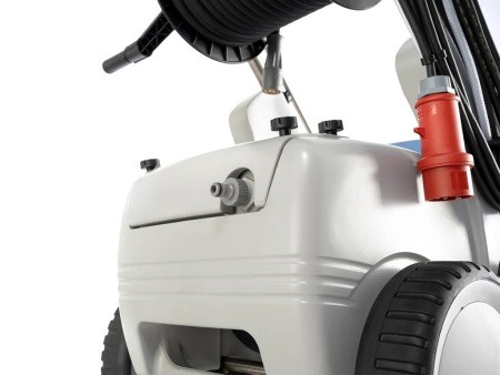 Соединение шланга подачи воды Соединение шланга подачи воды